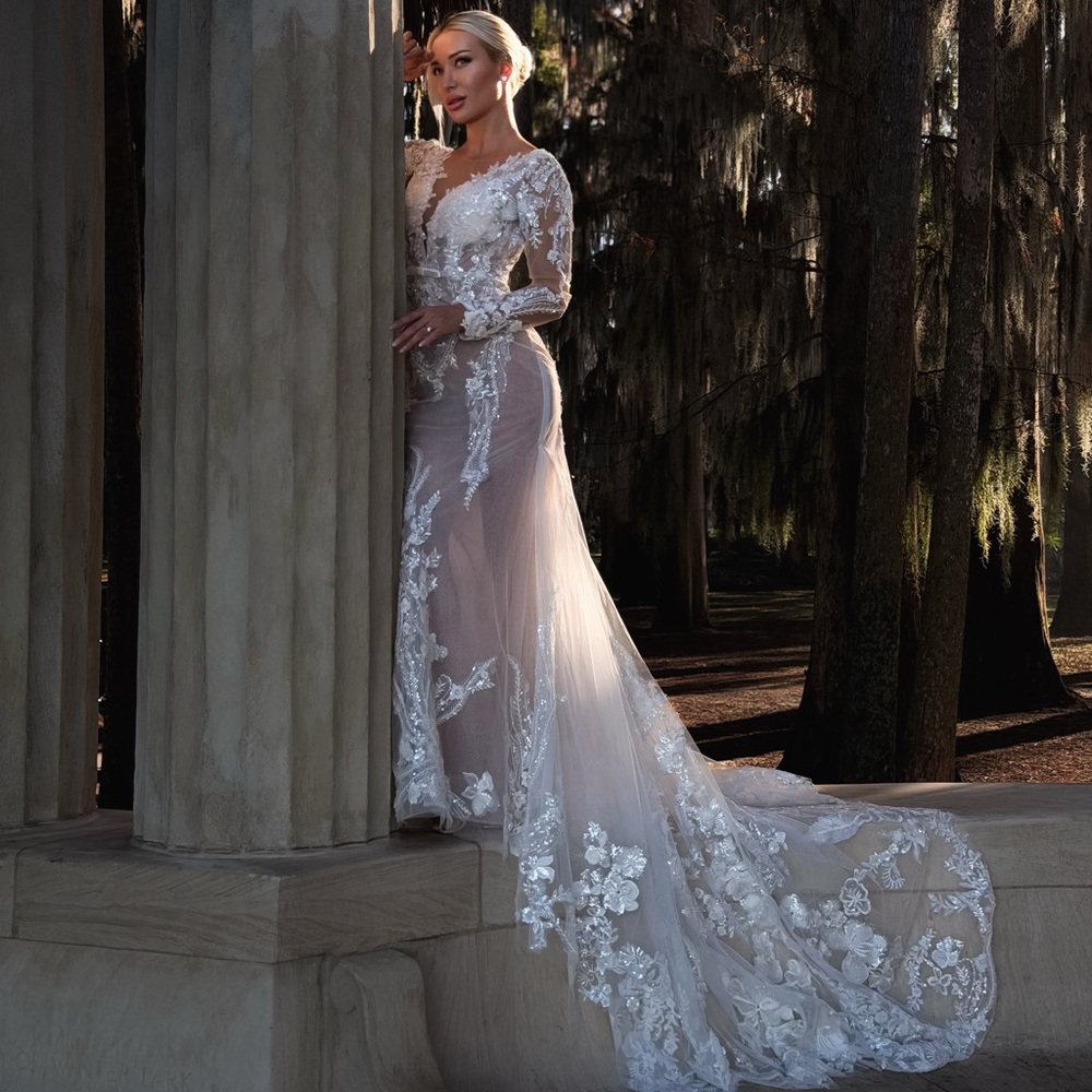 Elegant White Lace Wedding Dress - Picture 7 of 7